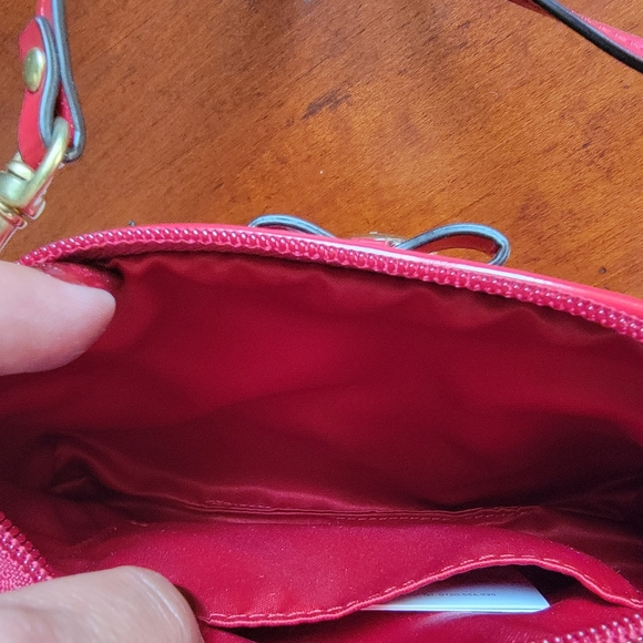 NWT Coach Embossed Liquid Gloss medium Wristlet in red patent leather - Picture 6 of 9